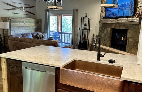 Dillon Maison | Red Buffalo Lodge at Lookout Ridge, Dillon CO. Within 30 min of 6 ski resorts!