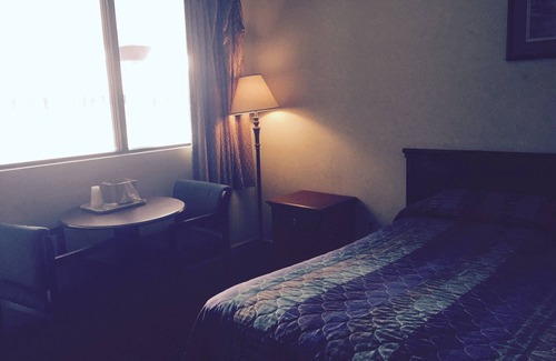Grenloch Hôtel | Red Carpet Inn