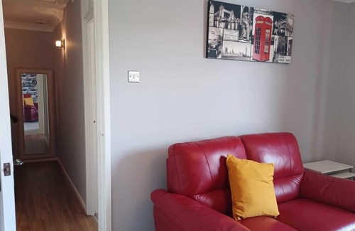 Dunstable Appartement | RED DOOR MALT-Huku Kwetu (Dunstable)