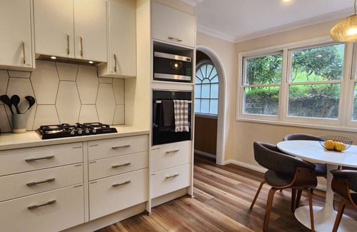 Warburton Maison | Red Gum and Stone Holiday Home