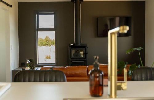 Twizel Maison | Red Hut - touch of luxury - Twizel