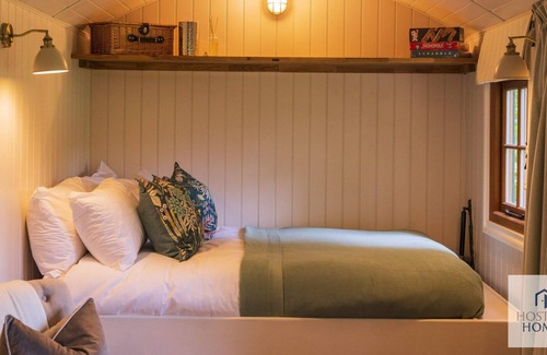 Maidensgrove Cabine | Red Kite Retreat - Four Stunning Woodland Cabins