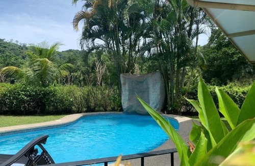 Esterillos Este Maison | Red Macaw House - Bain à remous - Sur la plage