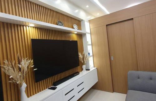 Legazpi Village Appartement | Red Residence Makati-Cozy Condo Unit with Balcony