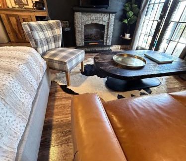 Shreveport Maison | Red River Carriage House With River View
