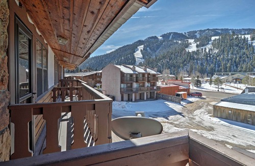 Red River Maison | Red River Townhome w / Balcons - Promenade à la rue Principale
