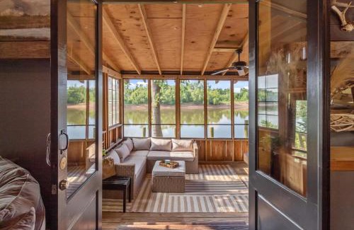 Shreveport Cabine | Red River Lodge With Panoramic River View