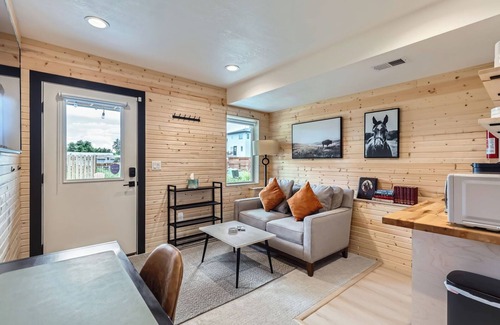 Applewood West Appartement | Red Rocks Base, 1BR Suite w Kitchenette