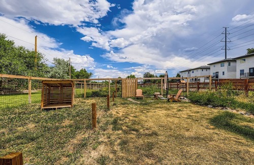 Applewood West Appartement | Red Rocks Base, 1BR Suite w Kitchenette