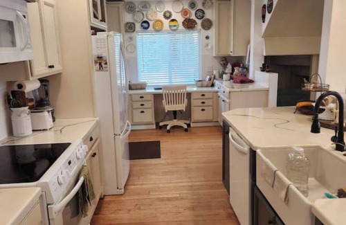 Nampa Autre | Red Roof Farmhouse has beds for 27, a 12 person swim spa, 1350 sq ft activity rm