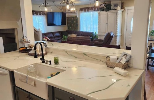 Nampa Autre | Red Roof Farmhouse has beds for 27, a 12 person swim spa, 1350 sq ft activity rm