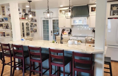 Nampa Autre | Red Roof Farmhouse has beds for 27, a 12 person swim spa, 1350 sq ft activity rm