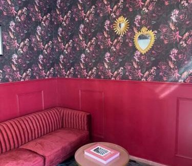 Chateauroux Appartement | RED SPARROW -T2 avec jacuzzi