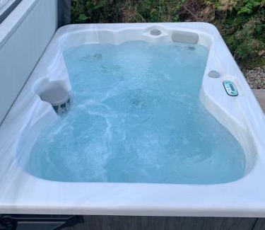Oban Maison | Red Squirrel Pod with Hot Tub