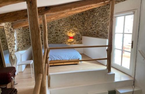 Saint-Jean-de-Barrou Maison | Red sun and green tea