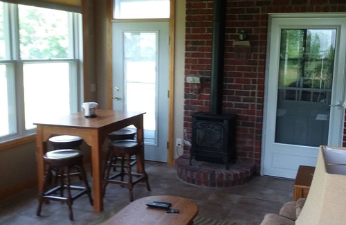 Butte Des Morts Maison | Redbrick Inn Hickory Suite