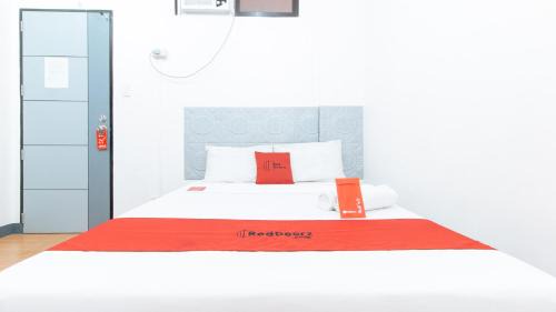 Las Pinas Maison | RedDoorz at CAA Road Las Pinas