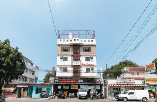 Las Pinas Maison | RedDoorz at CAA Road Las Pinas