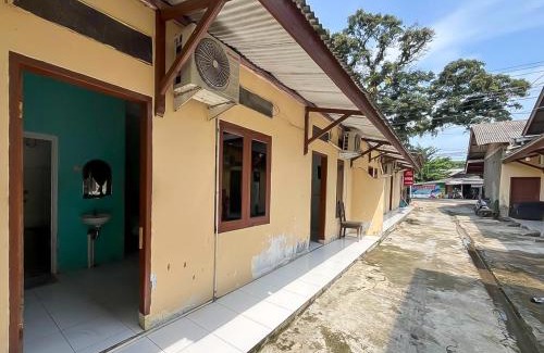Pelabuhan Ratu Hôtel | RedDoorz at Penginapan Bunda