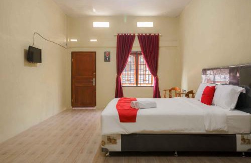 Berastagi Maison | RedDoorz near Bukit Kubu Berastagi
