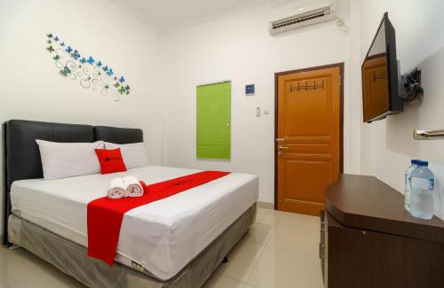 North Cirebon Maison | RedDoorz near Kejaksan Station Cirebon 2