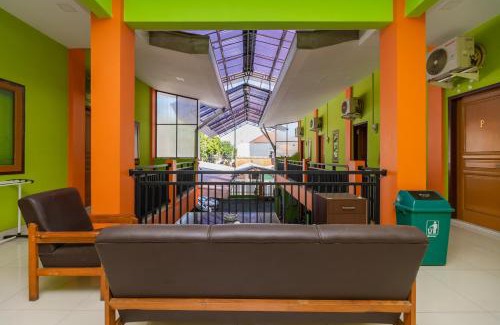 North Cirebon Maison | RedDoorz near Kejaksan Station Cirebon 2