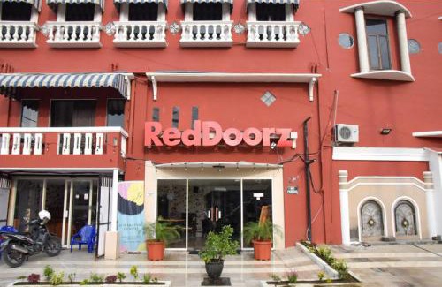 Surabaya Maison | RedDoorz near Pelabuhan Tanjung Perak 2 Surabaya