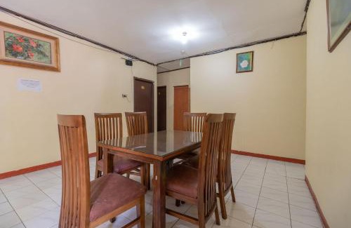 Gandaria-selatan Hôtel | RedDoorz near Pondok Indah Water Park
