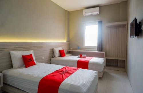 West Semarang Maison | RedDoorz Near PRPP Marina Semarang