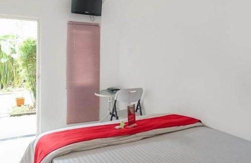Depok Hôtel | RedDoorz near RS Mitra Keluarga Depok