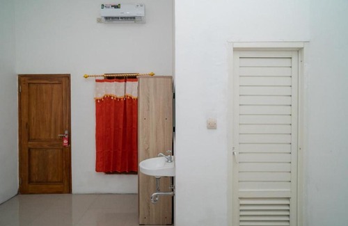 Waru Hôtel | RedDoorz near RS Mitra Keluarga Waru