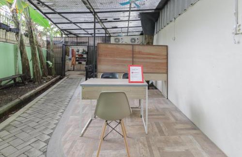 Jakarta Hôtel | RedDoorz near RS Sari Asih Ciledug
