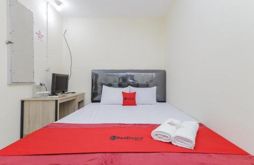 Jakarta Hôtel | RedDoorz near RS Sari Asih Ciledug