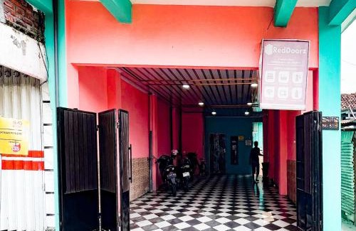 Mojokerto Hôtel | RedDoorz near Sunrise Mall Mojokerto