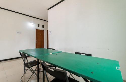 Bogor Barat Hôtel | RedDoorz near Terminal Bubulak Bogor