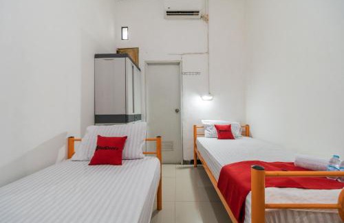 Bogor Barat Hôtel | RedDoorz near Terminal Bubulak Bogor