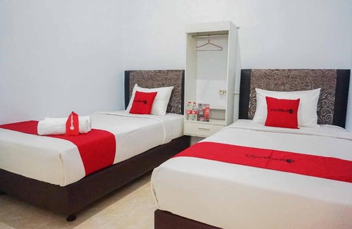 Malang Hôtel | RedDoorz near Velodrome Malang 2