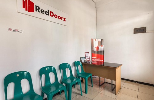 Surabaya Maison | RedDoorz near Widya Mandala University
