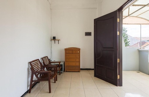 Surabaya Maison | RedDoorz near Widya Mandala University