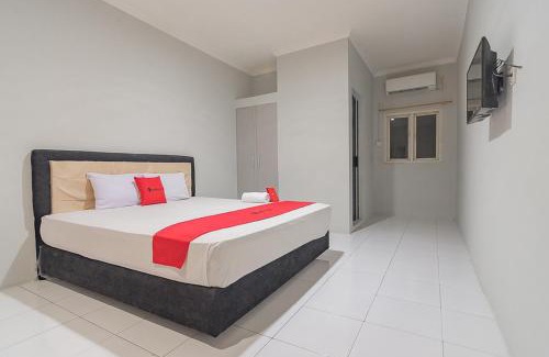 Balikpapan Maison | RedDoorz Plus at Bukit Cinta Street Balikpapan