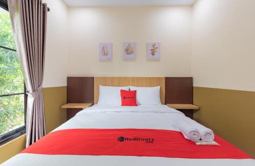 West Cirebon Hôtel | RedDoorz Plus @ La Asiana Guest House