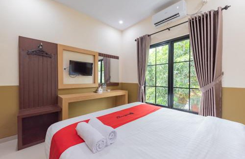 West Cirebon Hôtel | RedDoorz Plus @ La Asiana Guest House