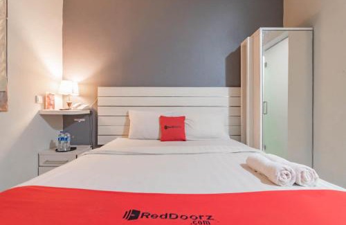 Astana Anyar Maison | RedDoorz Plus near Asia Afrika 3
