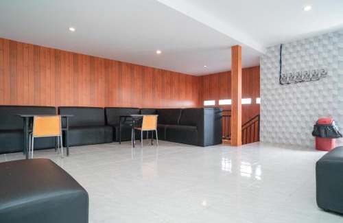 Sunter Hôtel | RedDoorz Plus near ITC Cempaka Mas 2