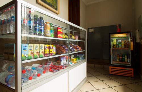 Hegarmanah Maison | RedDoorz Plus near Parahyangan University