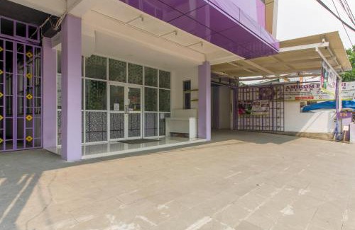Bekasi Timur Hôtel | RedDoorz Plus near Stasiun Bekasi