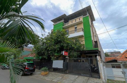 Jakarta Maison | RedDoorz Plus near Trisakti University