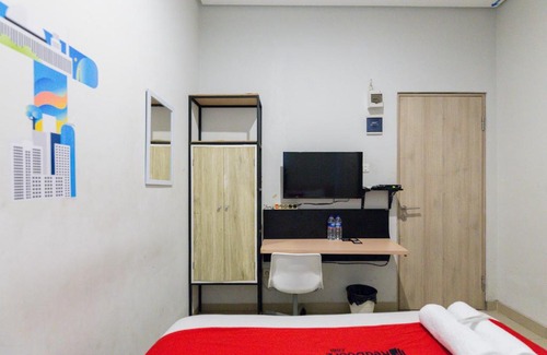 Kebayoran Lama Hôtel | RedDoorz Plus Syariah near Mall Pondok Indah