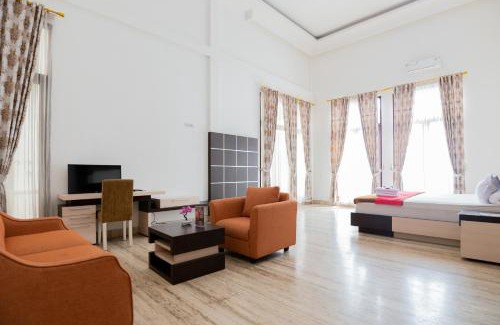 Jakarta Maison | RedDoorz Premium near Stasiun Lenteng Agung