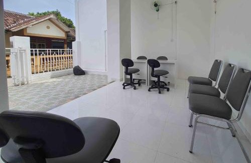Sleman Hôtel | RedDoorz Syariah at Jalan Godean